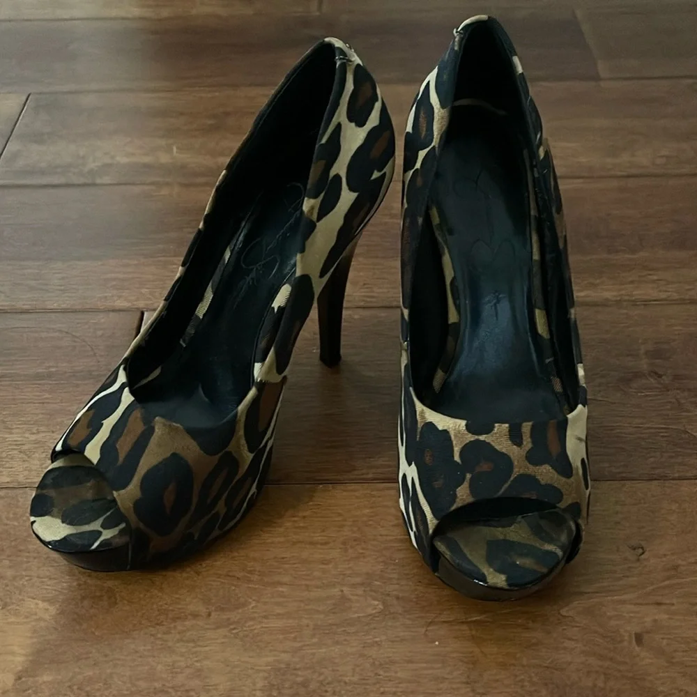 Jessica Simpson | Leopard Platform Heels - Picture 1 of 6